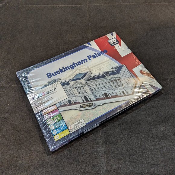 Buckingham Palace 3D Puzzle - Picture 1 of 5